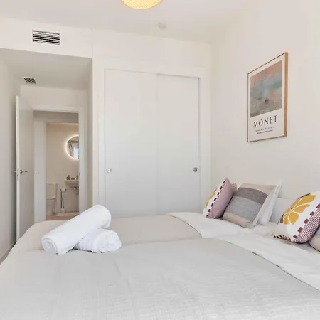 Sea View, Pool, Gym And Playground - Close To And Town Apartment