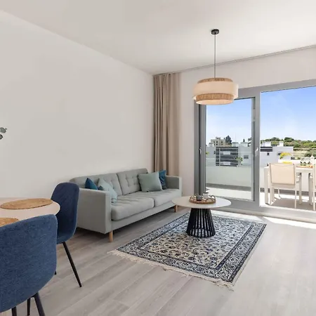 Apartment Sea View, Pool, Gym And Playground - Close To And Town *