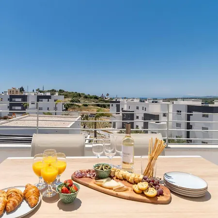 Sea View, Pool, Gym And Playground - Close To And Town Apartment Estepona