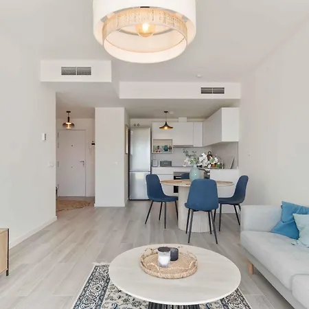 Sea View, Pool, Gym And Playground - Close To And Town Apartment *